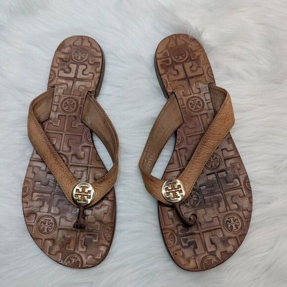 Tory Burch Thora Royal Tan Gold Tumbled Leather Thong Sandals Metal Logo Size 7